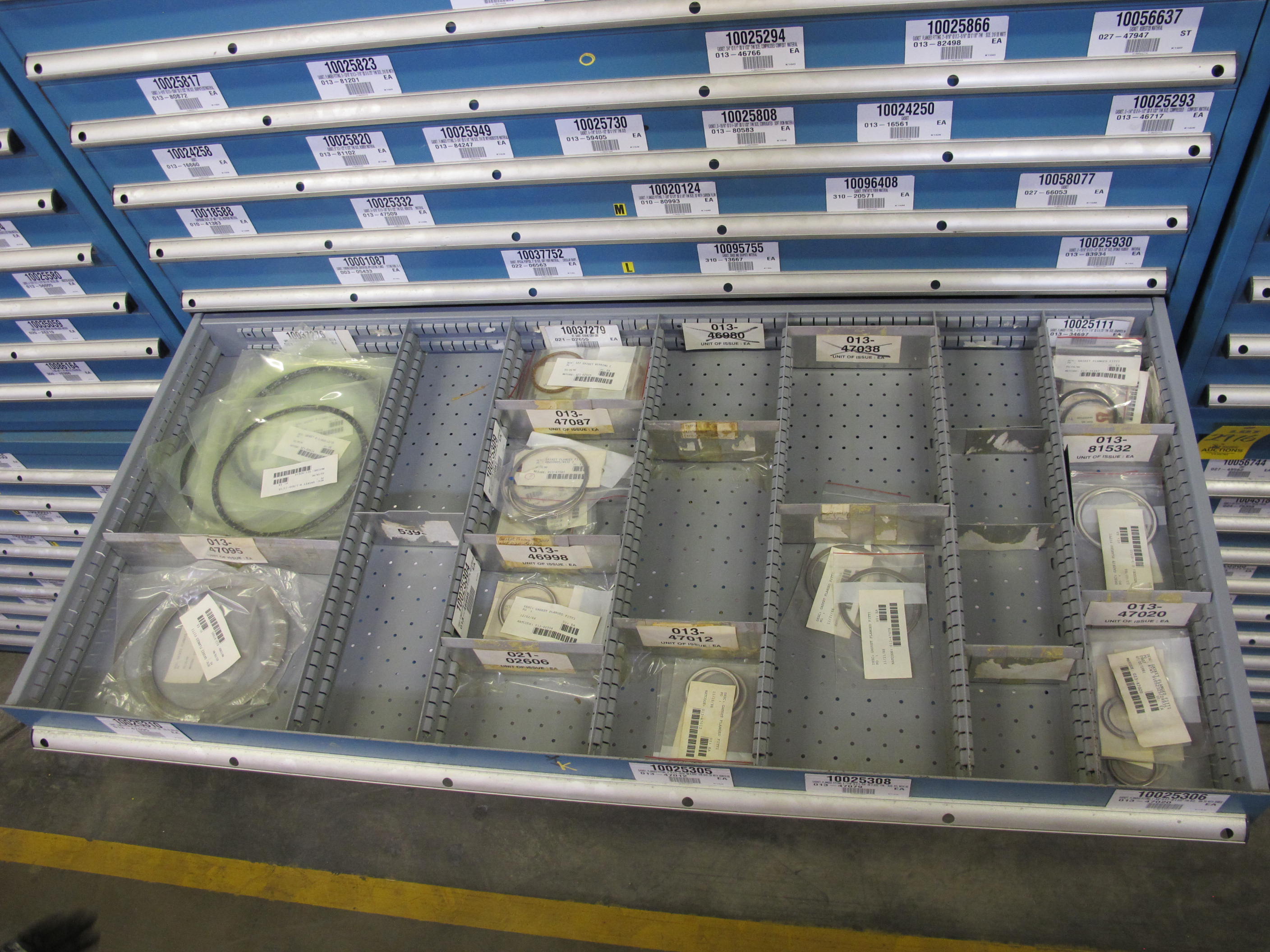 LISTA HEAVY DUTY 9-DRAWER PARTS CABINET W/ CONTENTS (W-50) LOADING & HANDLING FEE $25-